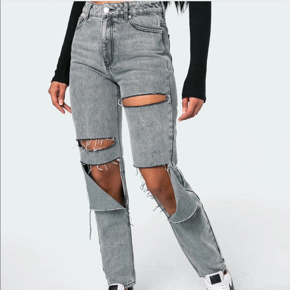 Boyfriend fit jeans from Edikted.
